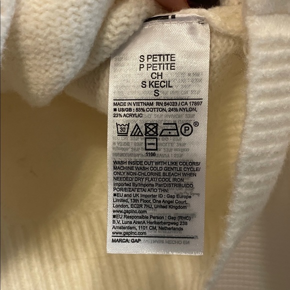 GAP Soft Cream Crew Neck Sweater - Picture 3 of 3